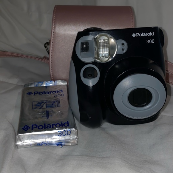 Polaroid Camera 📷 - Picture 2 of 2